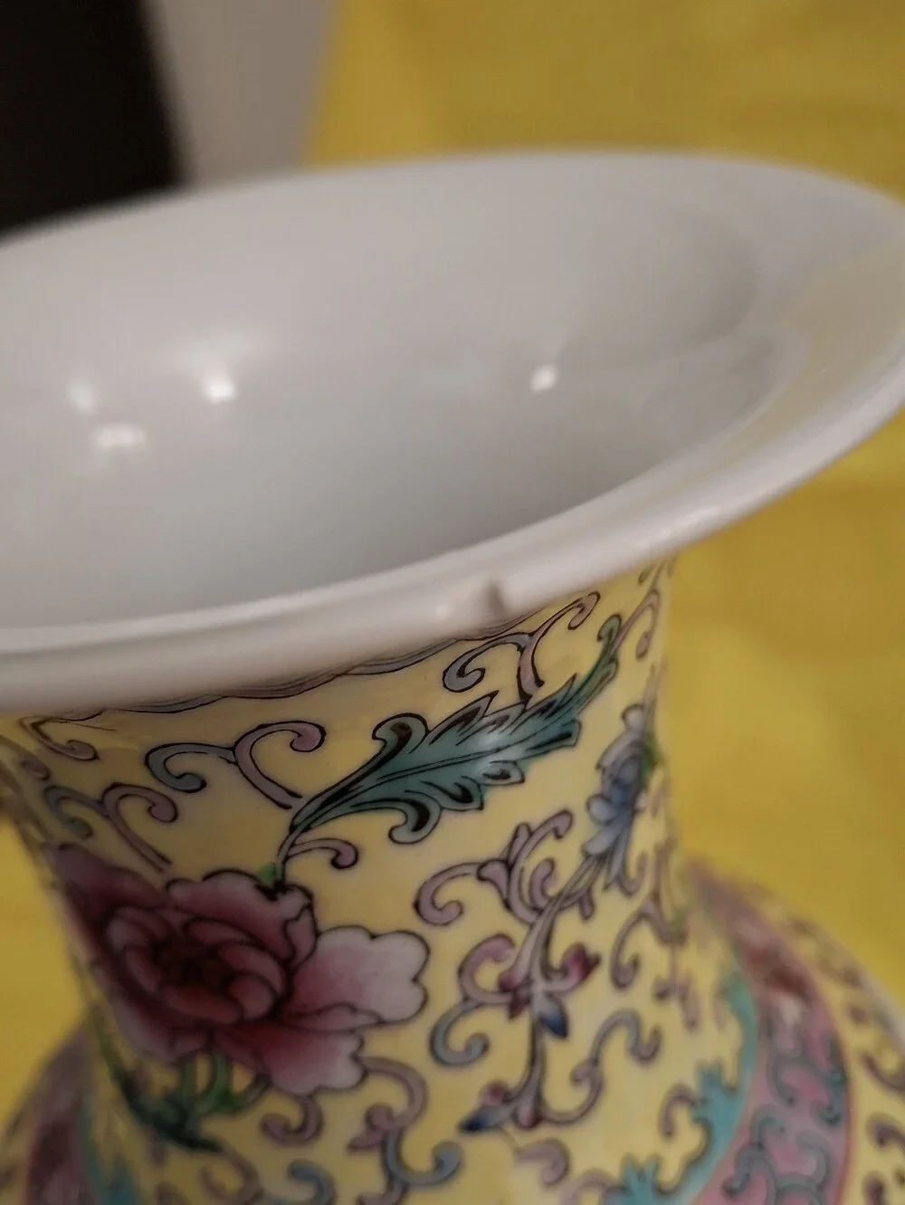 Vintage CHINESE FAMILLE ROSE porcelain Vase